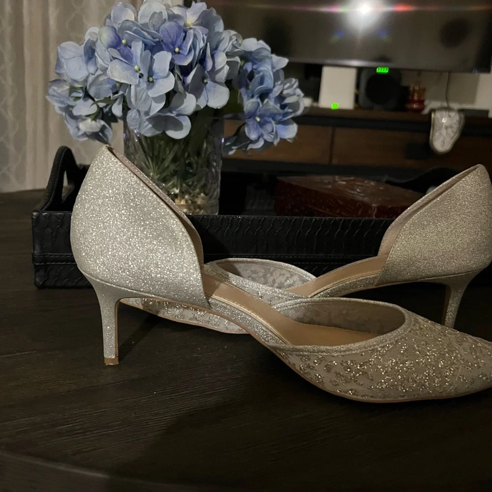 Elegant Silver Glitter Women's Shoes - Picture 2 of 6